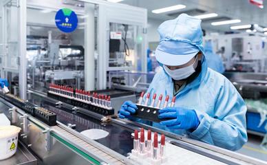 月產近7000萬支，這家化妝品代工廠為何營收增長將超三成？